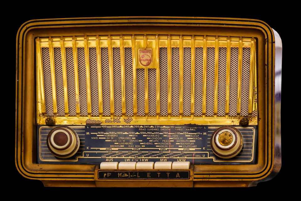 Un'antica radio targata Philips.