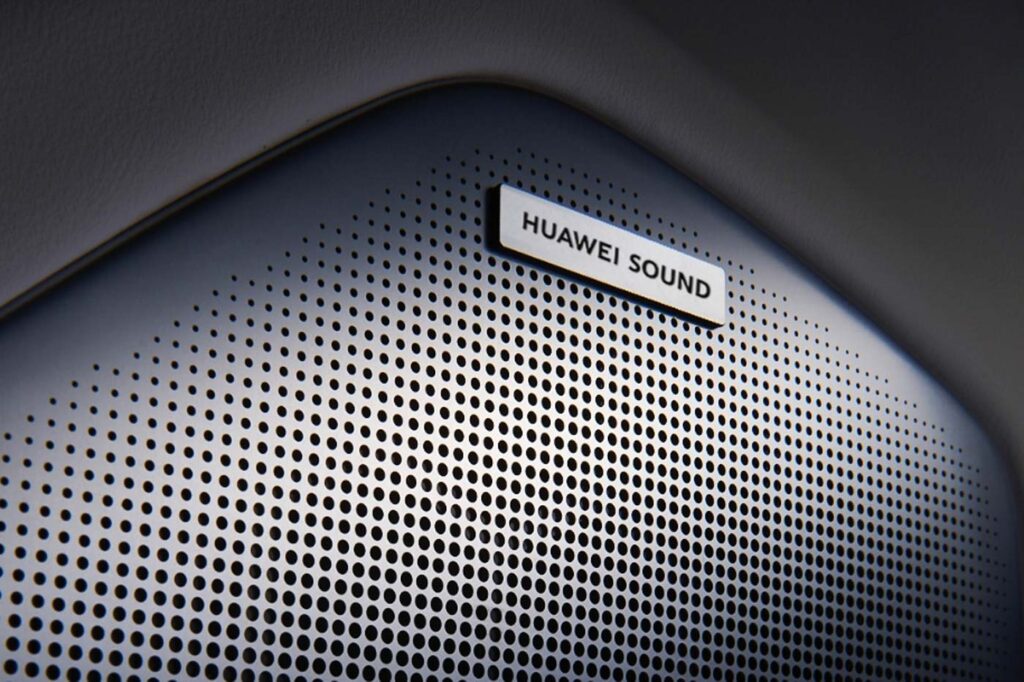 Huawei Seres SF5, la prima automobile del colosso cinese (solo per la Cina)