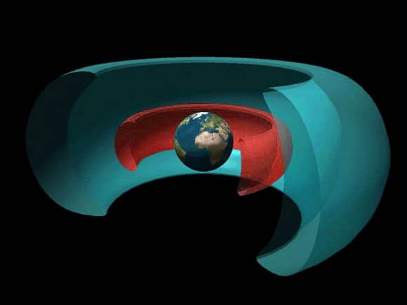 Le fasce di radiazione terrestri. la fascia più interna è dominata dai protoni, quella più esterna dagli elettroni. Credits: NASA