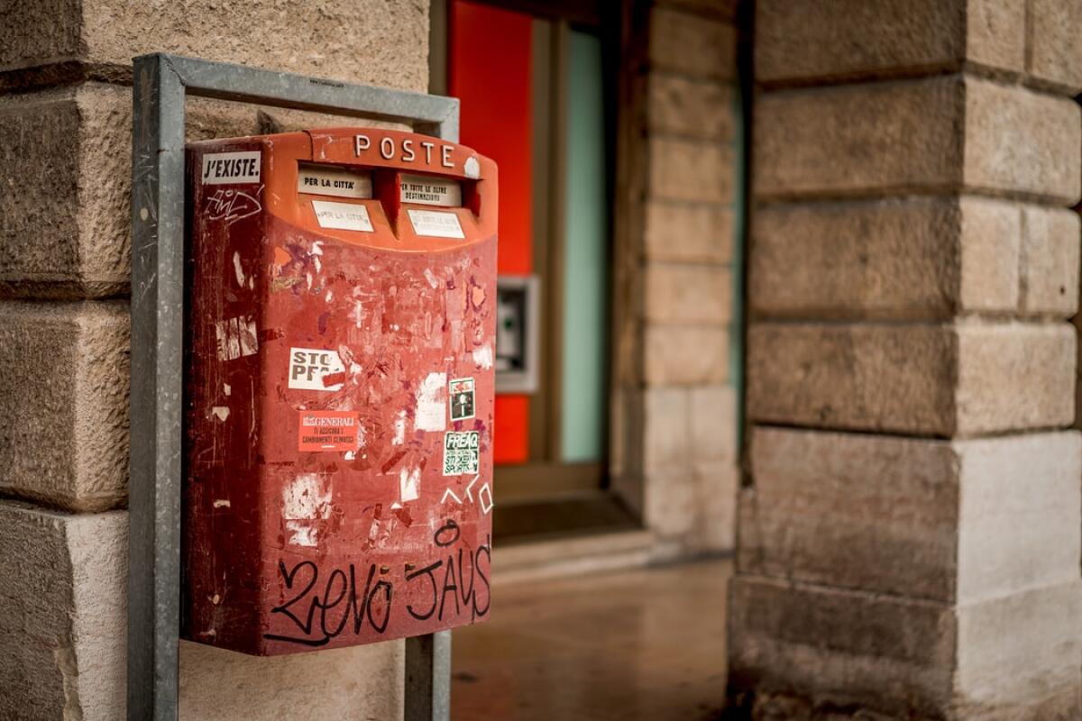 Poste italiane: dopo sessant'anni la cassetta rossa diventa smart - poste italiane cassetta rossa