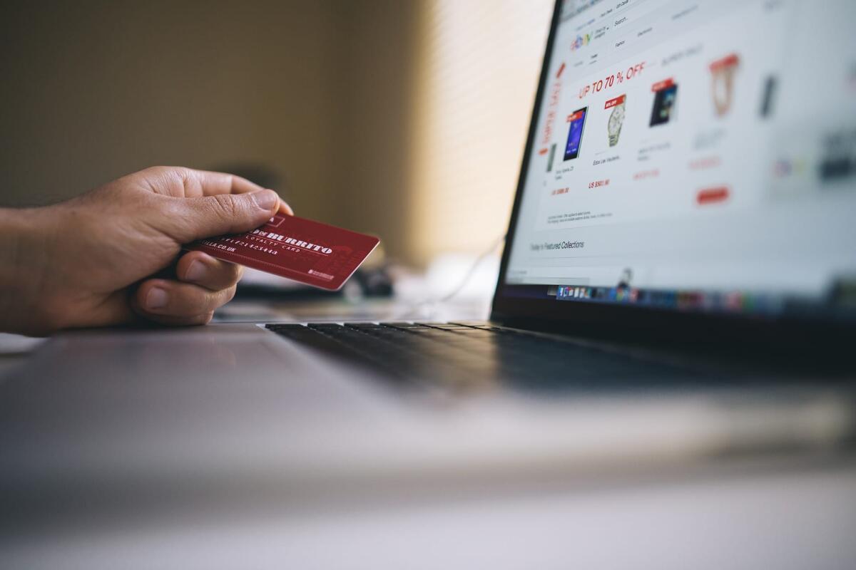 Cos'è il commercio elettronico e quale è la differenza tra diretto e indiretto - 