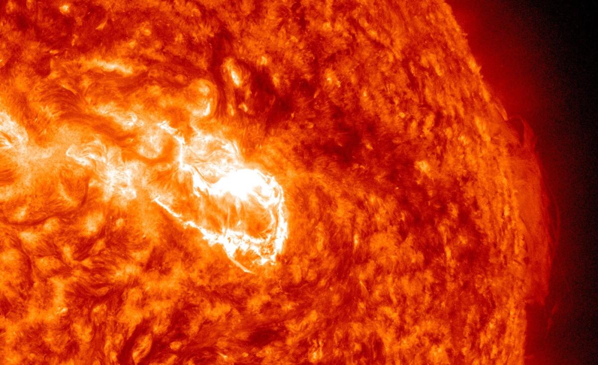 Perché l'atmosfera del Sole è molto più calda rispetto alla superficie - Rappresentazione del Sole.