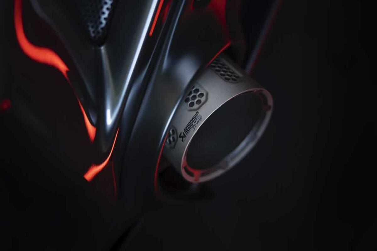 30 anni di Akrapovic, storia di un'eccellenza nelle alte prestazioni - Limited Edition Akrapovic X Kawasaki ZX10-RR.
Credits: Akrapovic