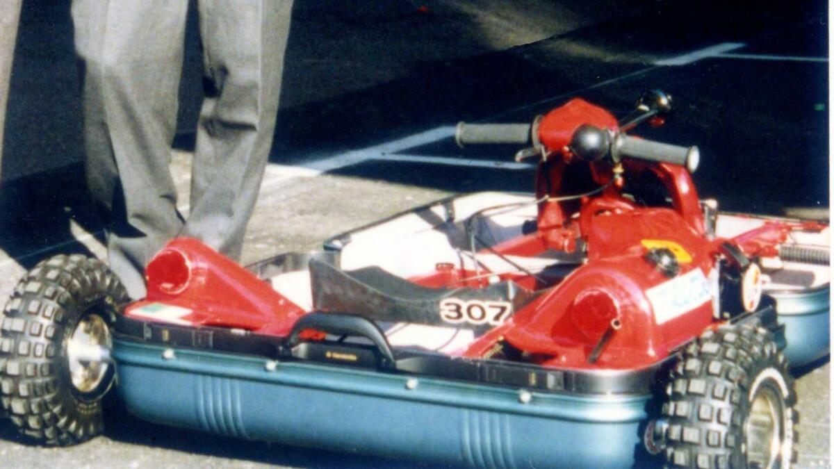 Quando gli ingegneri Mazda inventarono... l'auto-valigia guidabile - 