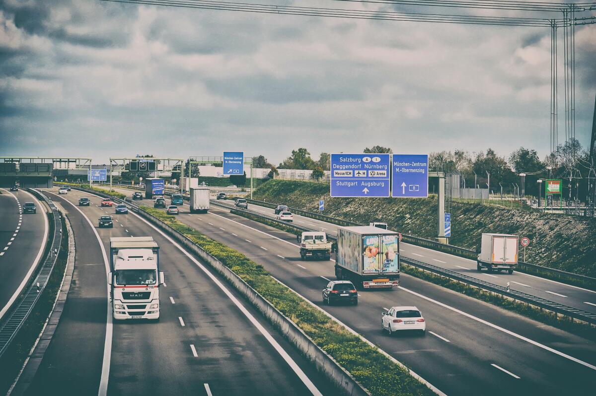 Ricaricare le auto elettriche andando in autostrada - 