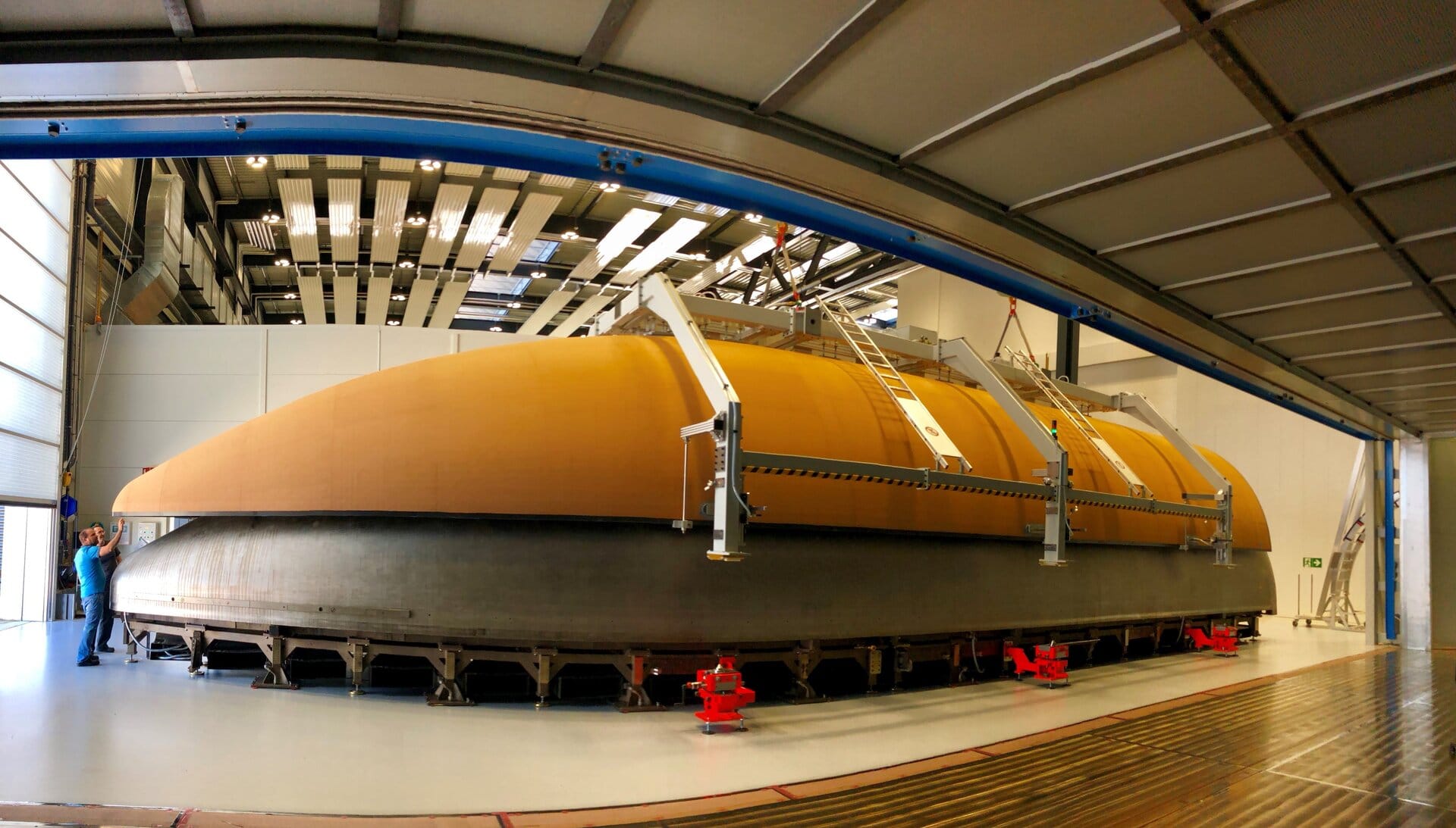 Semi-guscio del fairing in lavorazione da Ruag. Credits: Esa