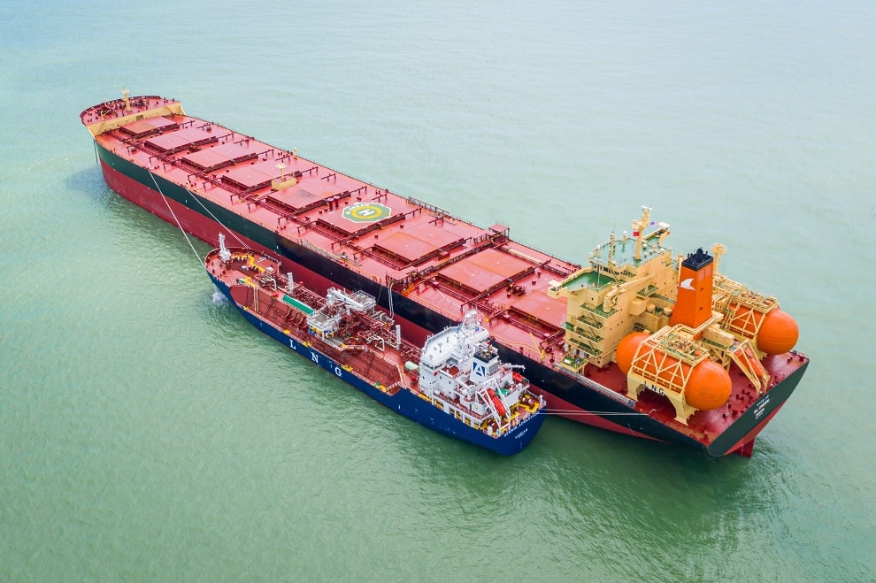 Operazione di Bunkering per la HL Green. Fonte Conferenzagnl-peninsula