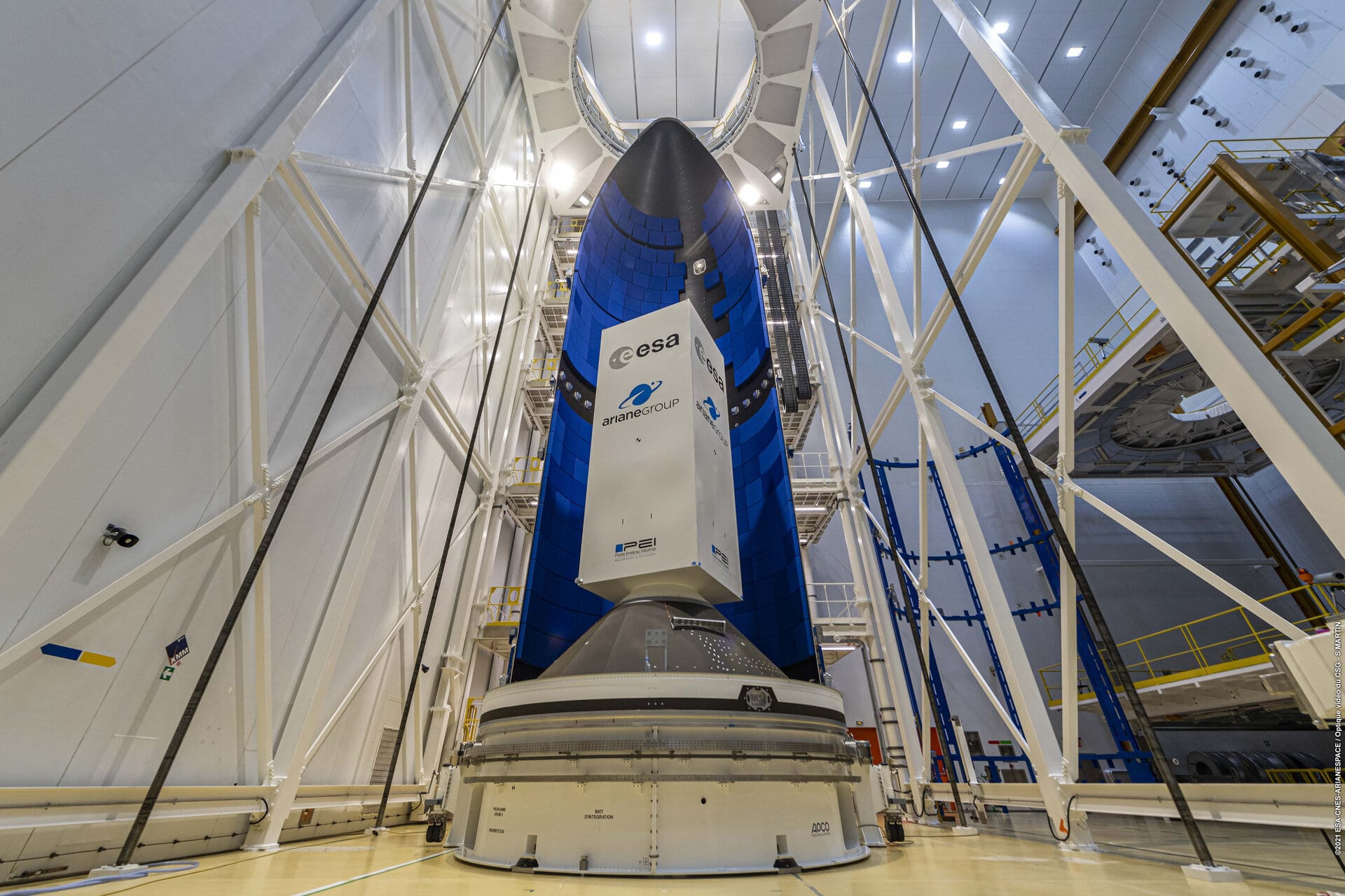 Il fairing nello spazioporto in Guyana Francese. Credits: Esa