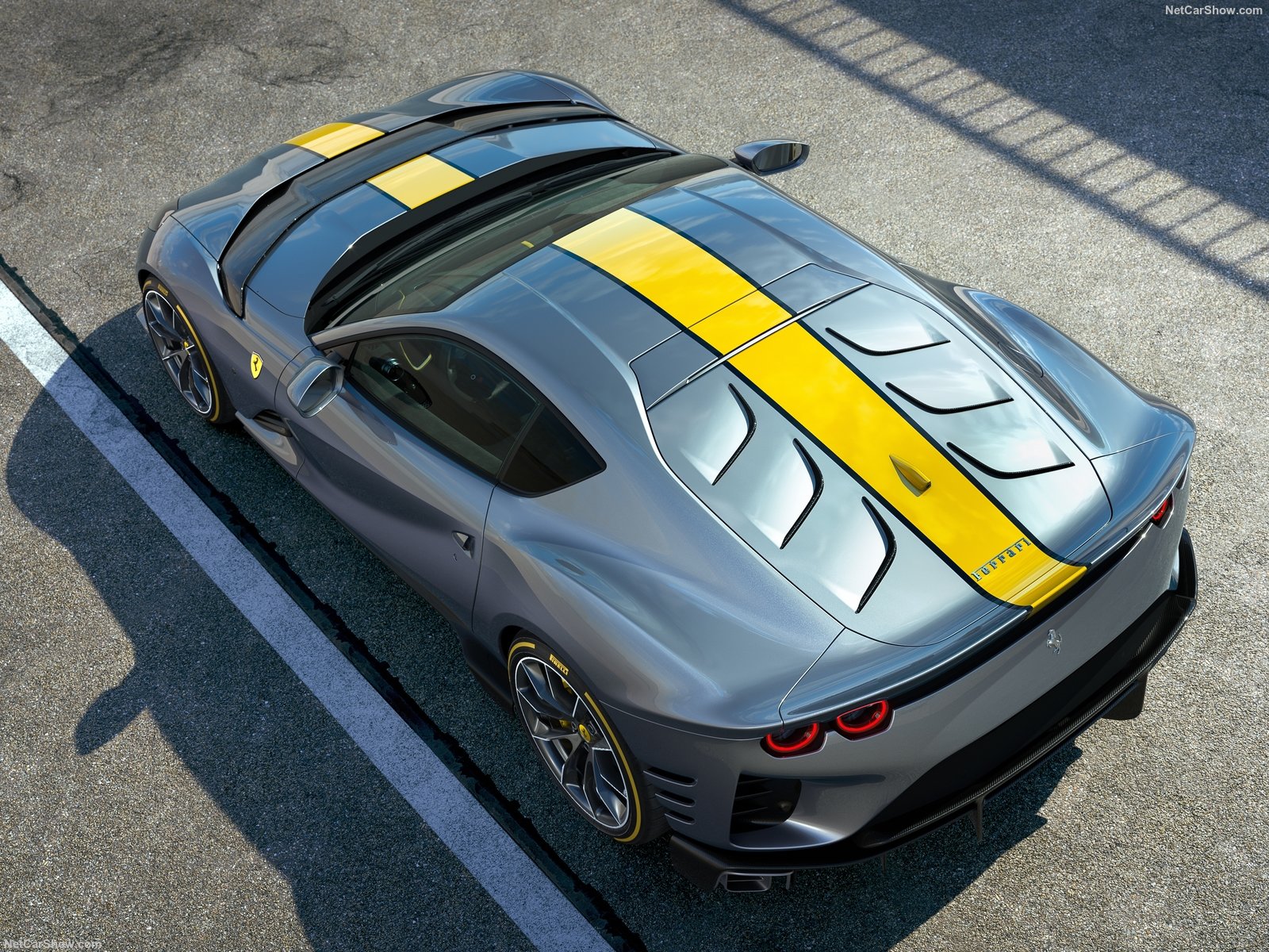 Il lunotto chiuso della Ferrari 812 Competizione