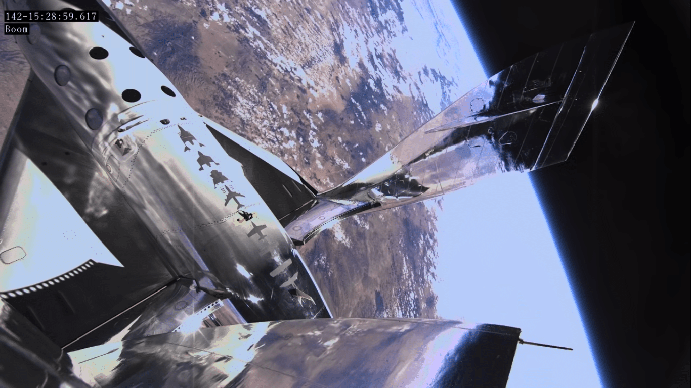 La VSS Unity, navicella di Virgin Galactic, raggiunge l'apogeo durante il test di volo del 22 maggio. Crediti: Virgin Galactic.