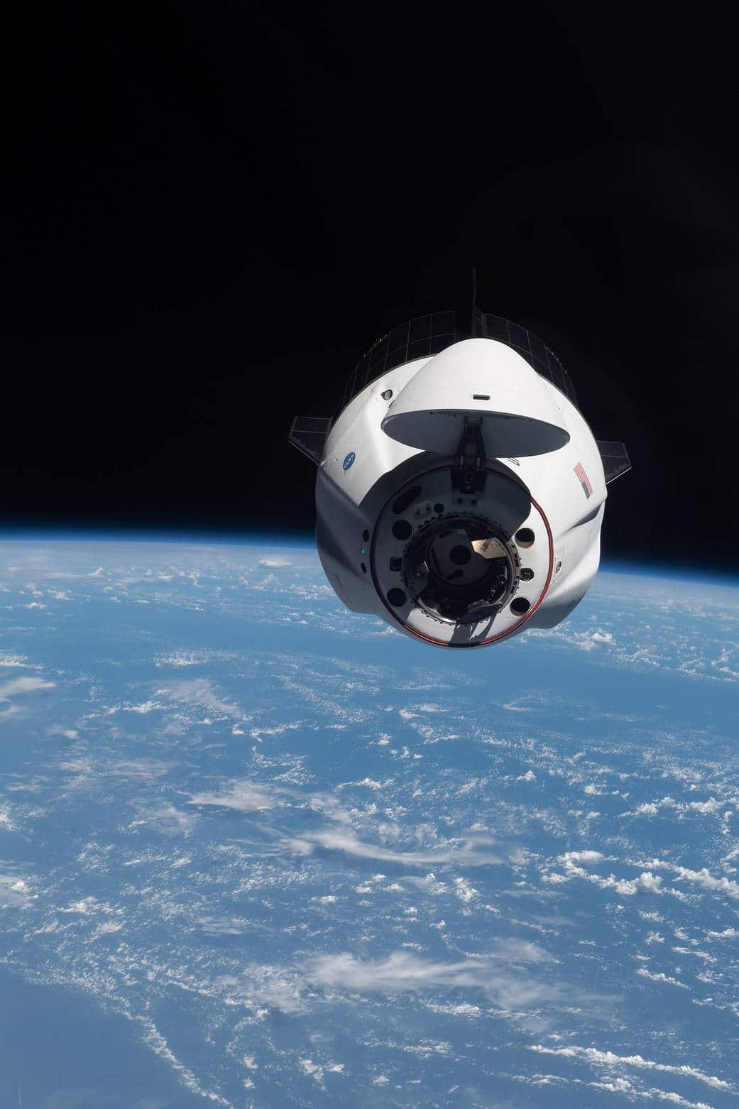 La capsula Dragon prima dell'attracco alla ISS. Credits: Nasa