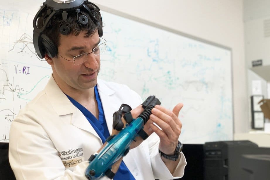 Eric Leuthardt, MD, professore di neurochirurgia presso la Washington University School of Medicine. Credits: Elizabethe Holland Durando/School of Medicine