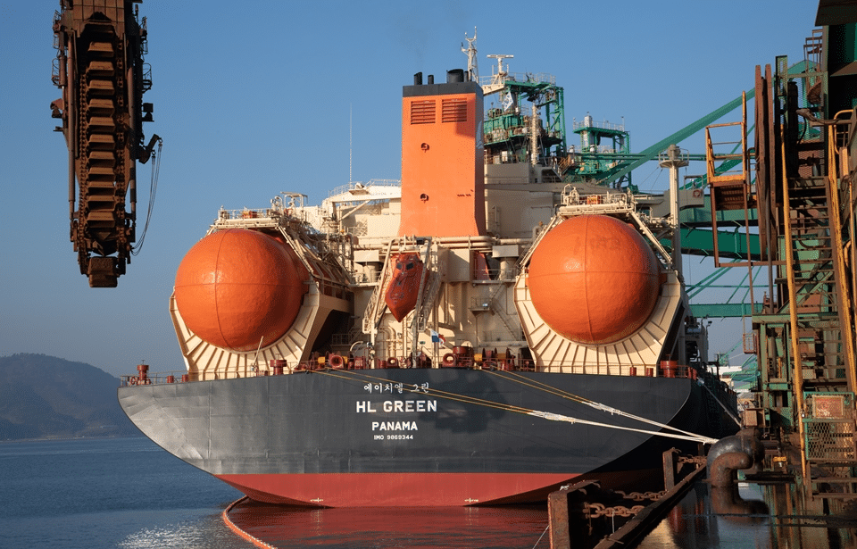 La HL Green con le due taniche di GNL. Fonte POSCO