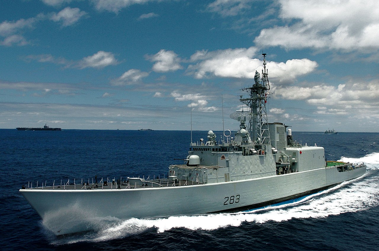 HMCS Algonquin (classe Iroquois) in navigazione. FOnte US Navy