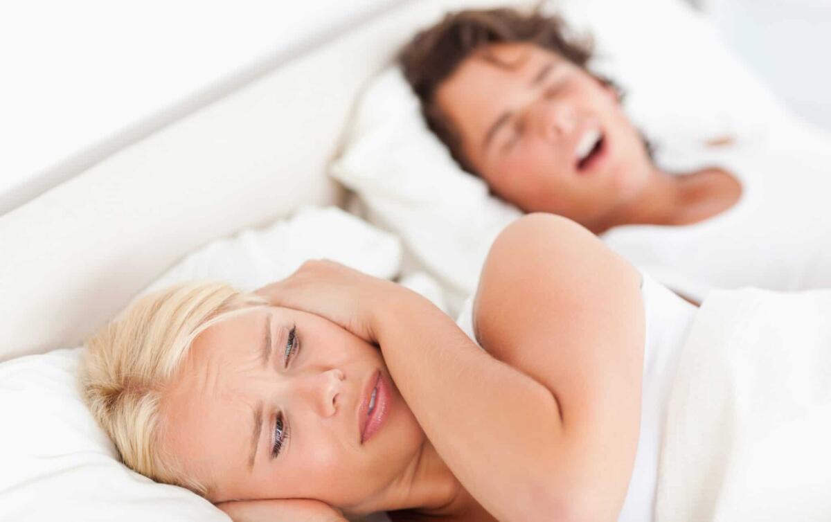Russare disturba le tue notti? Ecco cause e rimedi - 