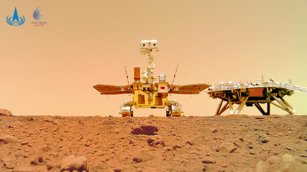 La Cina rilascia le nuove foto a colori del rover su Marte e sono spettacolari - 