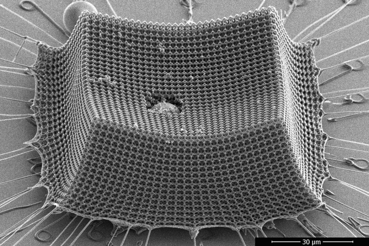 Scoperti nuovi materiali ultraleggeri resistenti agli attacchi supersonici - 
