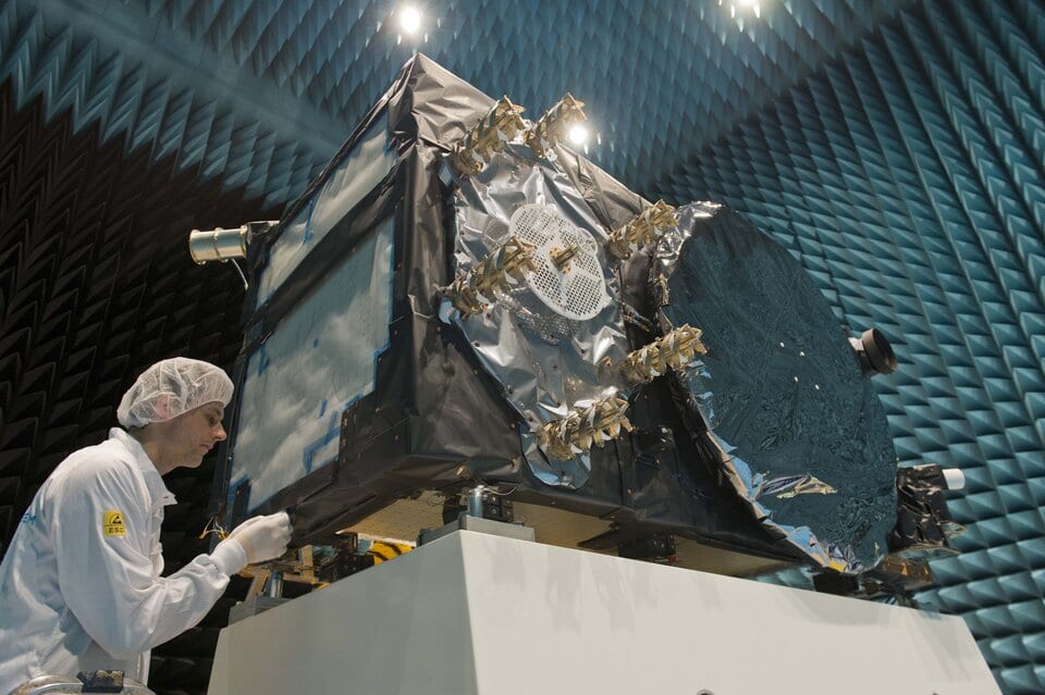 Galileo nella camera Maxwell. Credits: Esa