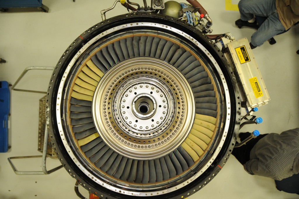 Il motore ADVENT sviluppato dalla General Electric è equipaggiato con innovative palette CMC nella sezione più calda della turbina