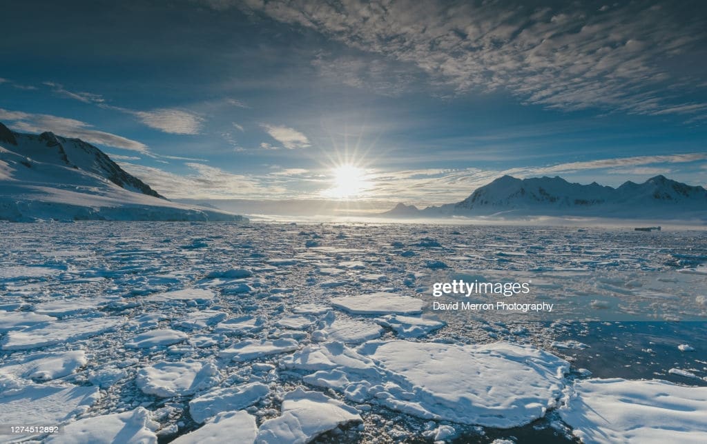 Le acque dell'oceano Antartico circondano la calotta polare australe. Crediti: David Merron.
