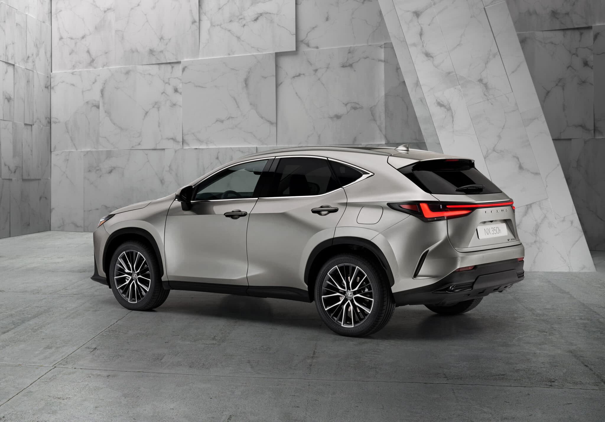 Nuova Lexus NX 350h 2021