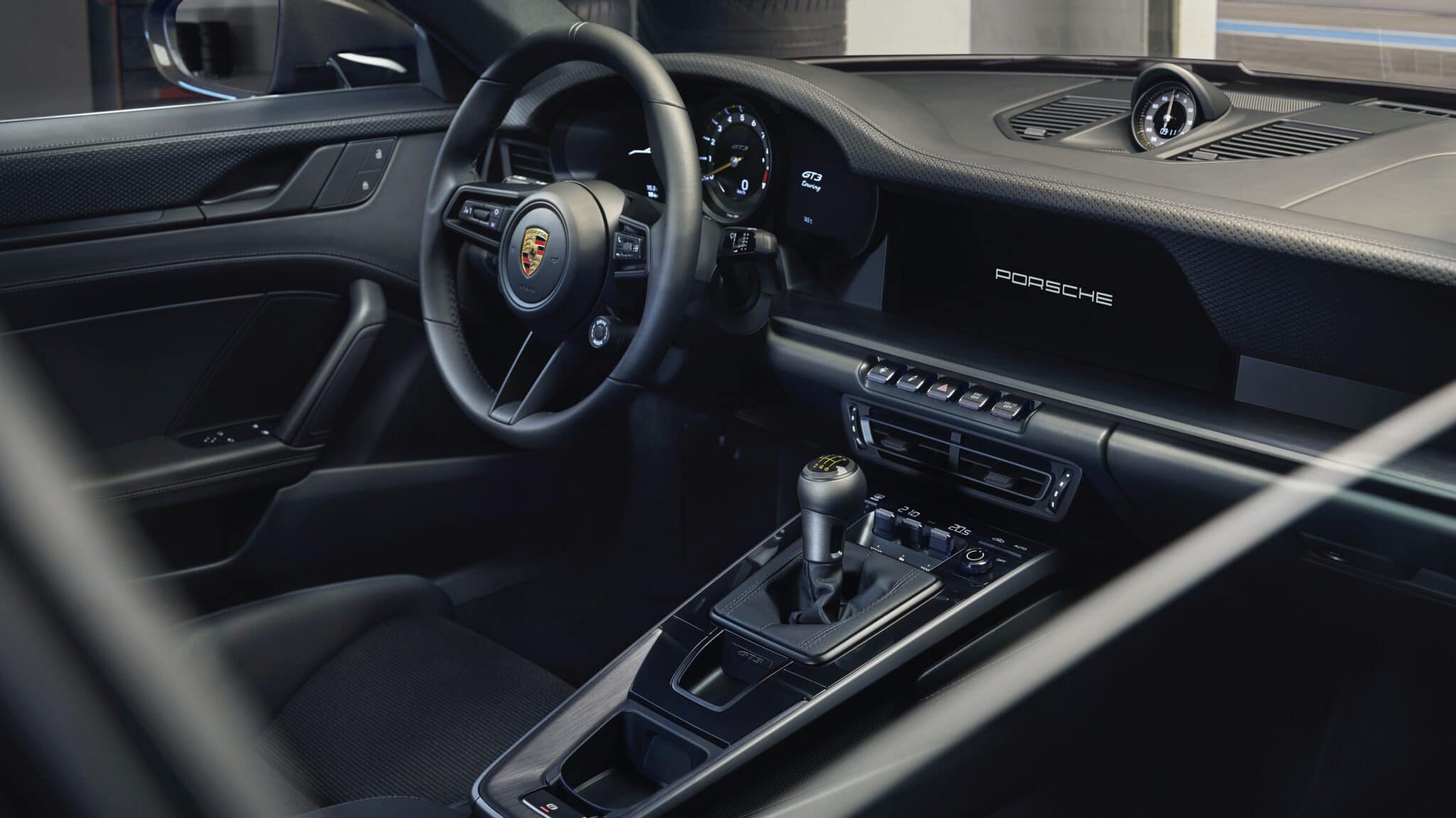 Rev-Hangnewsroom.porsche.com