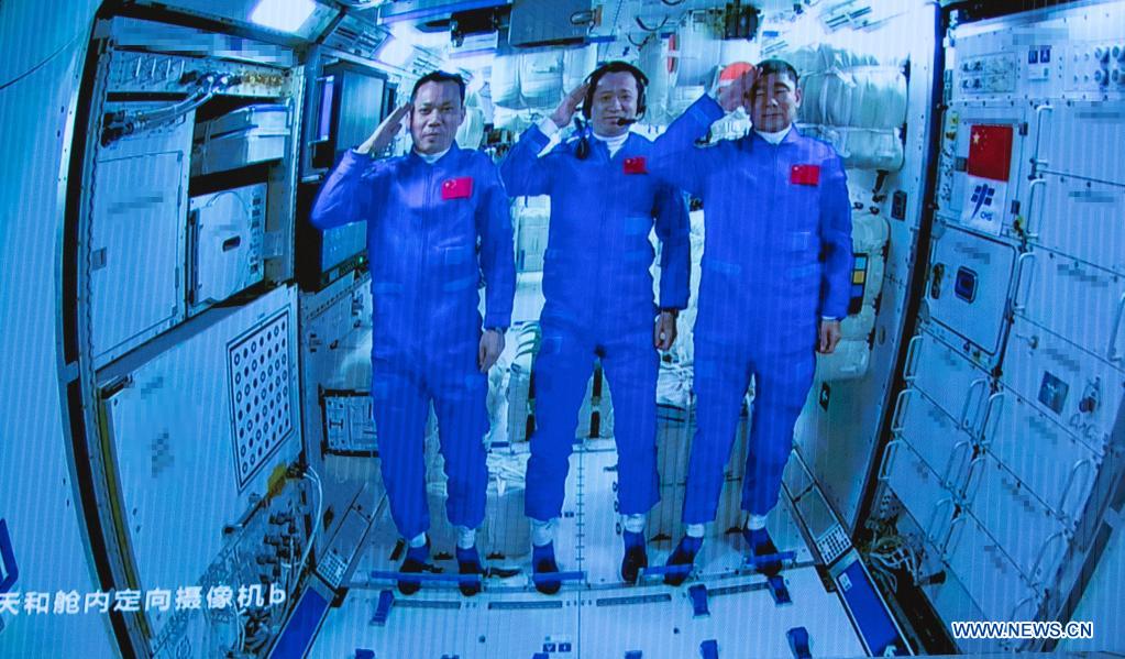 Equipaggio a bordo della Tiangong 3: Tang Hongbo, Liu Boming e Nie Haisheng Credits: CCTV