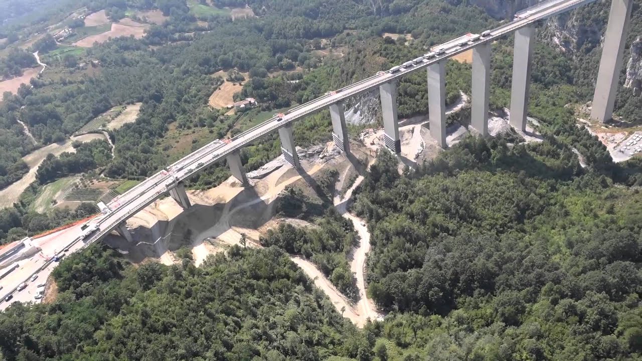 Autostrade, Atlantia e i falsi report sui viadotti