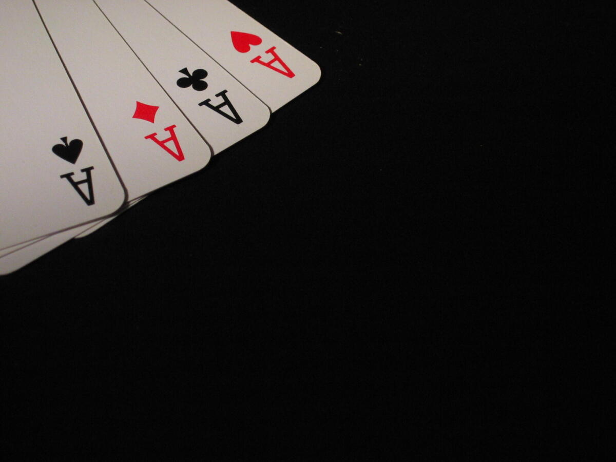 Cosa si può imparare dal poker negli investimenti? - 