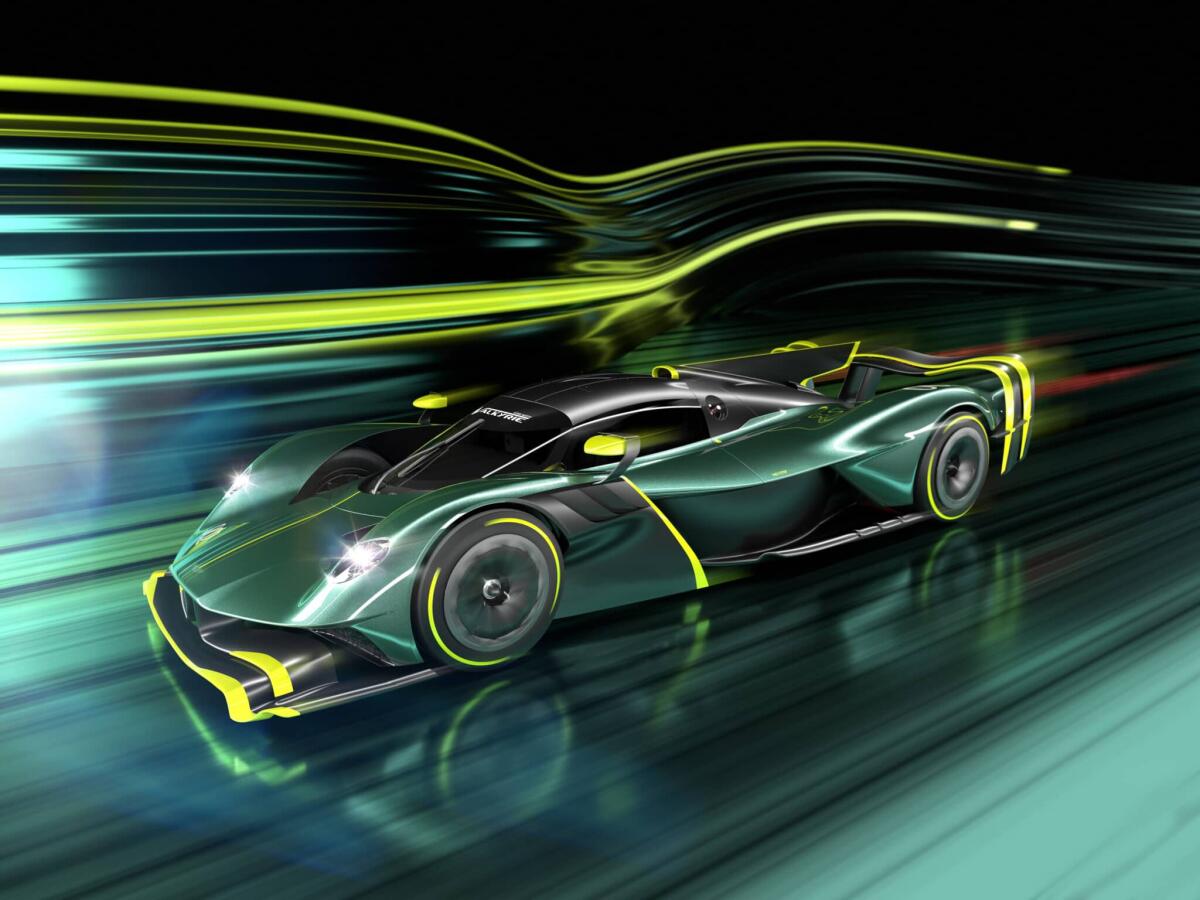 Aston Martin Valkyrie AMR Pro: via il sistema ibrido per la versione da pista - Aston Martin Valkyrie AMR Pro: via il sistema ibrido per la versione da pista