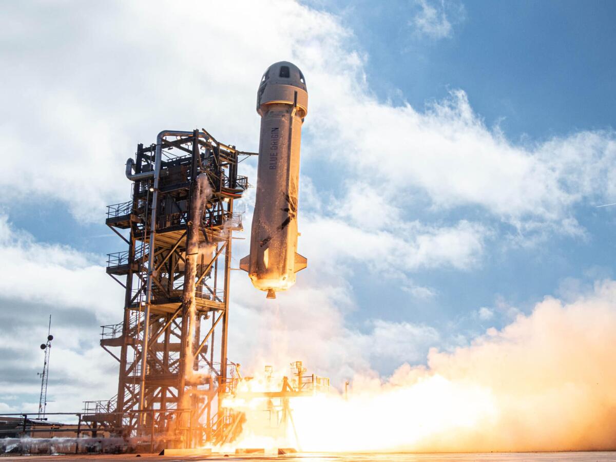 Storico successo per il volo di Jeff Bezos nello spazio con Blue Origin - 