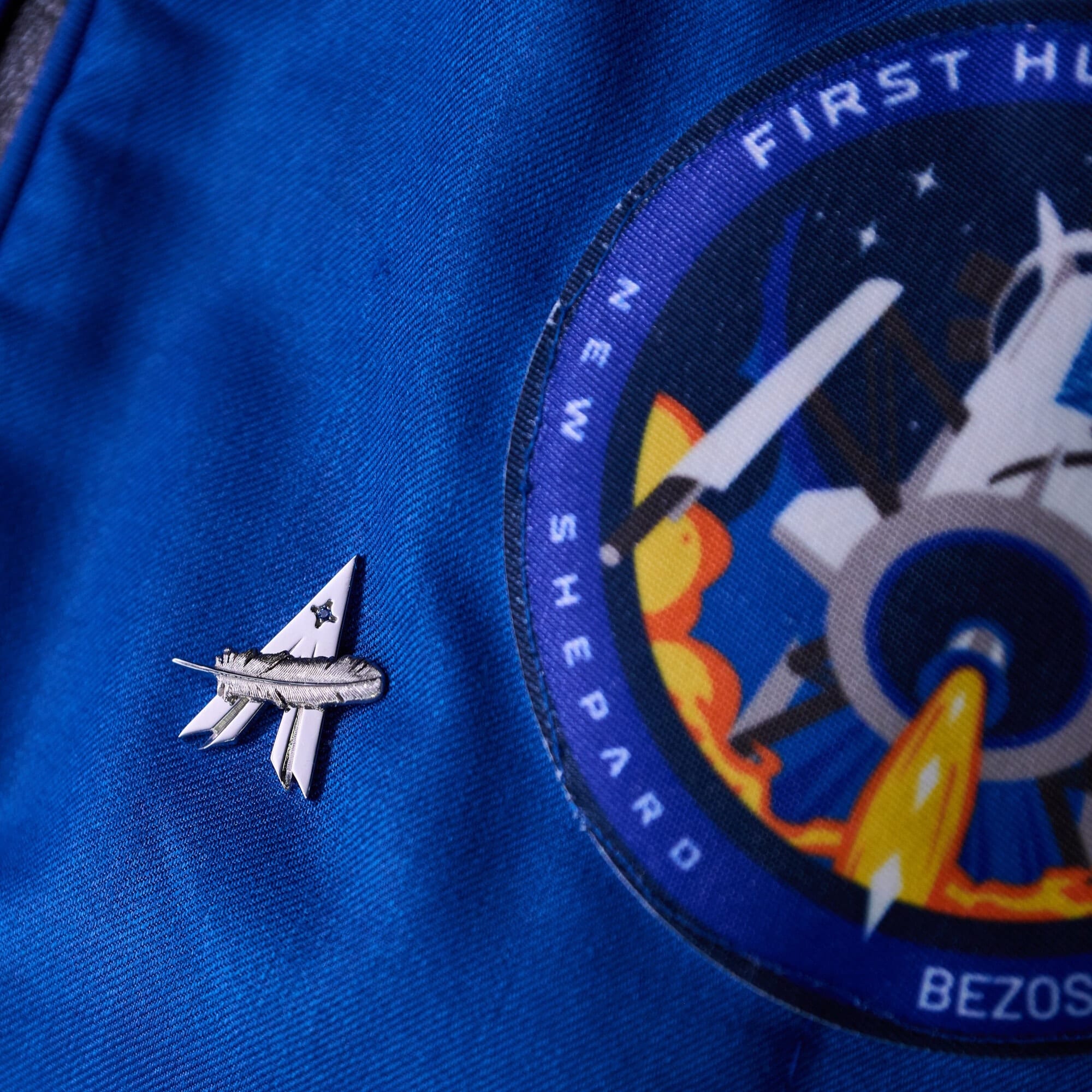 Spilla dell'equipaggio della New Shepard. Credit: Blue Origin