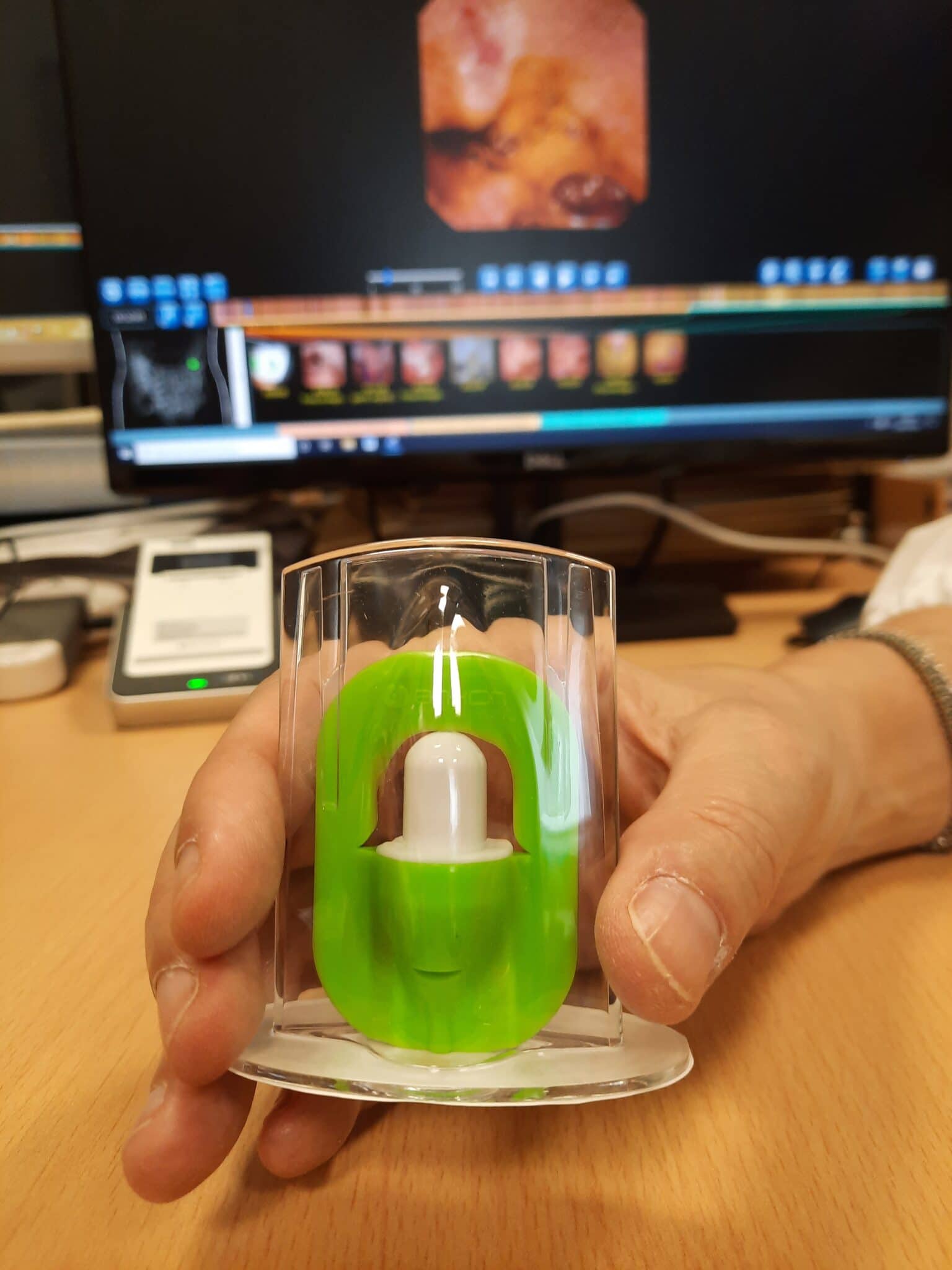 La videocapsula NaviCam è stata prodotta da un'azienda coreana. Le dimensioni sono pari a 27x11mm. Credits: Gemelli
