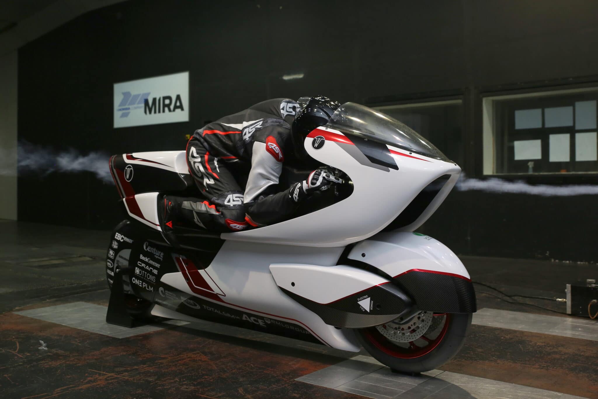 WMC250EV, test aerodinamico attraverso il condotto passante nella carrozzeria - Crediti immagine: Ufficio Stampa White Motorcycle Concepts