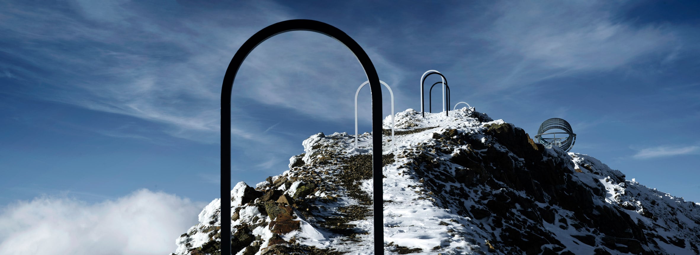 Le nove porte che conducono alla piattaforma a picco sul Monte Grawand. PH: posh.it