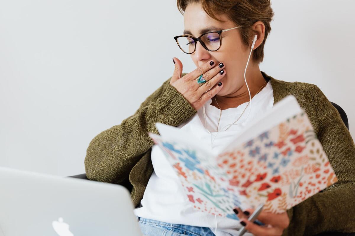 L'abbiocco post pranzo: a cosa è dovuto e come si può prevenire - Perché ci sentiamo assonnati dopo pranzo? Consigli e falsi miti