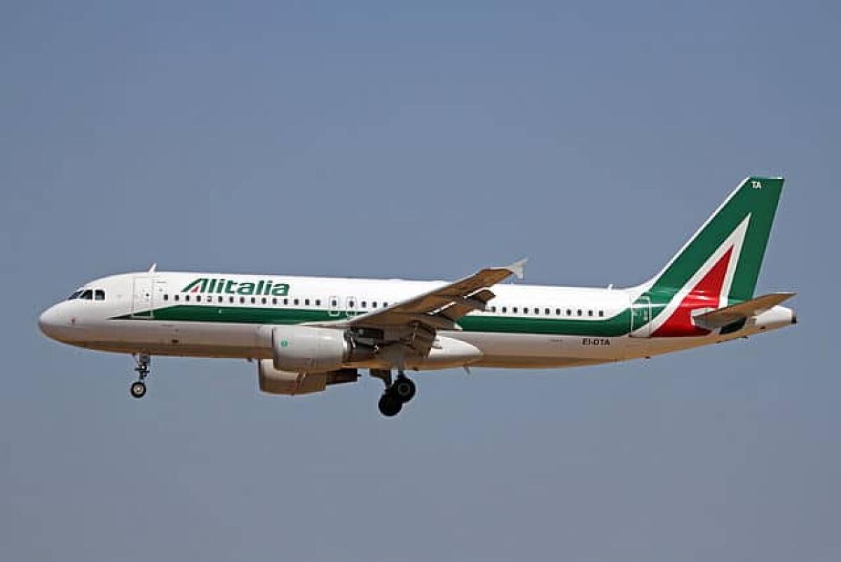 Alitalia addio. Cominciata la transizione verso ITA: disponibili i biglietti - 