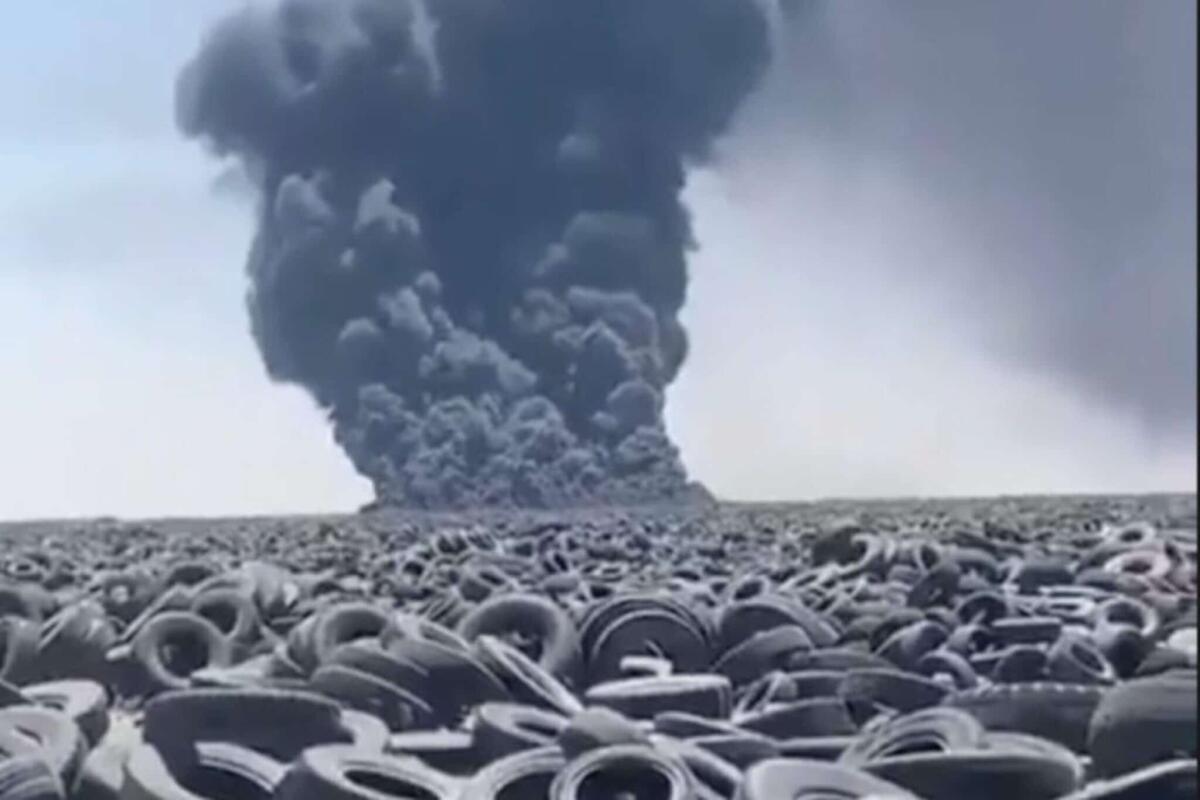 In Kuwait brucia la discarica di pneumatici - 