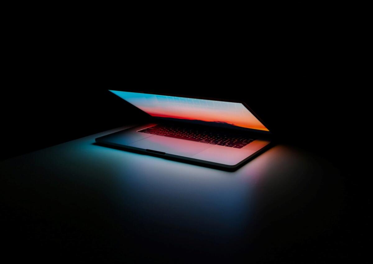 La crisi climatica mondiale passa anche attraverso internet - fonte: unsplash