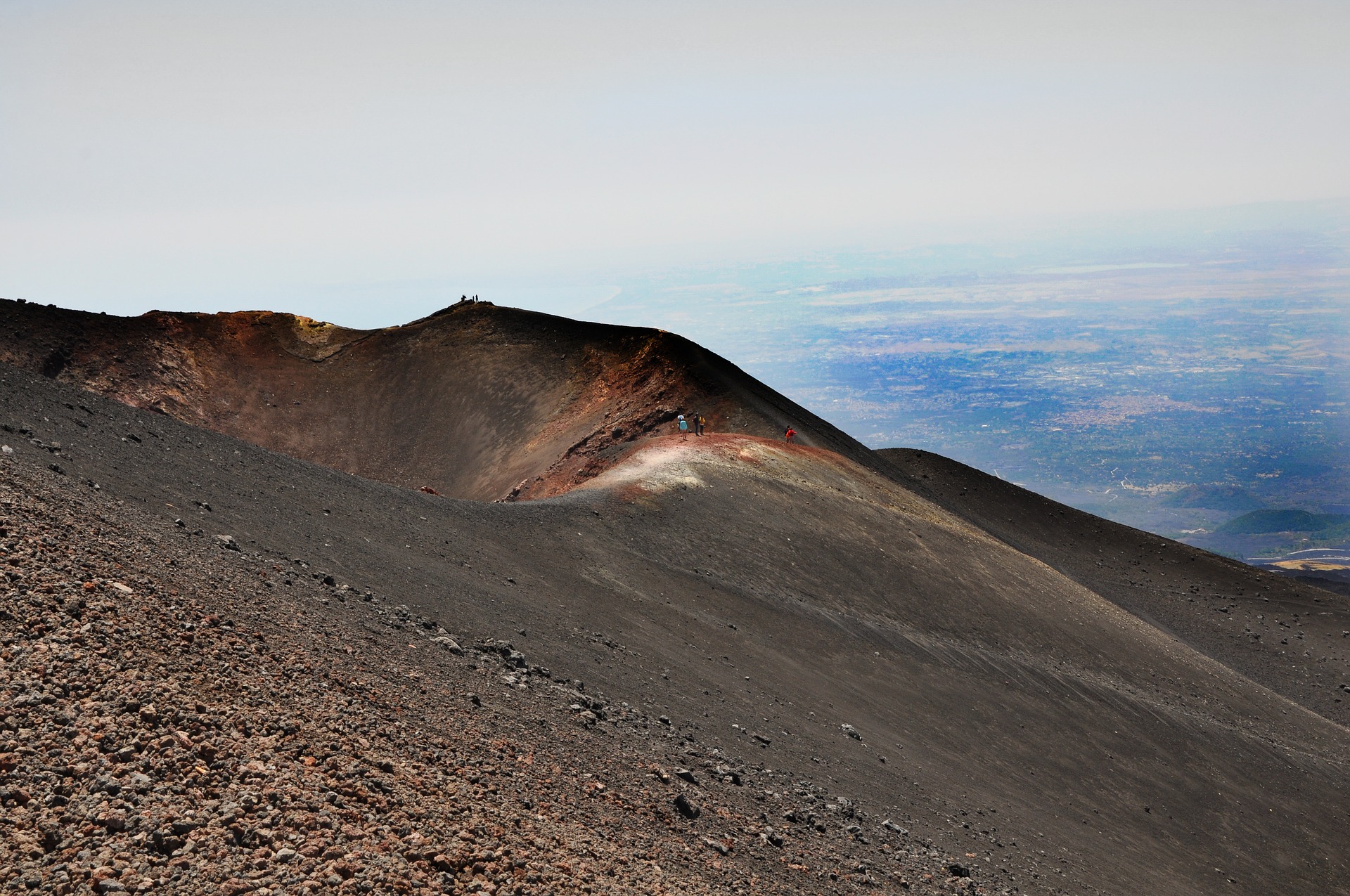 Un cratere dell'Etna