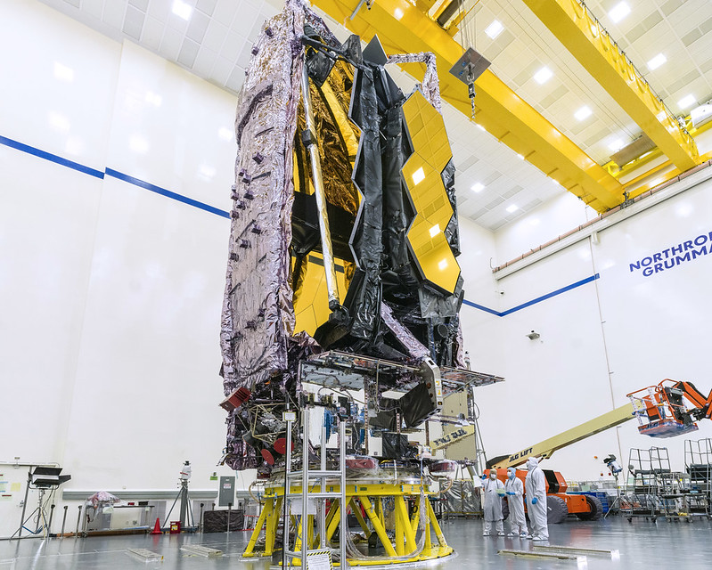 Il James Webb Telescope alla fine dei test presso le strutture della Northrop Grumman in California. Credits: NASA/Chris Gunn