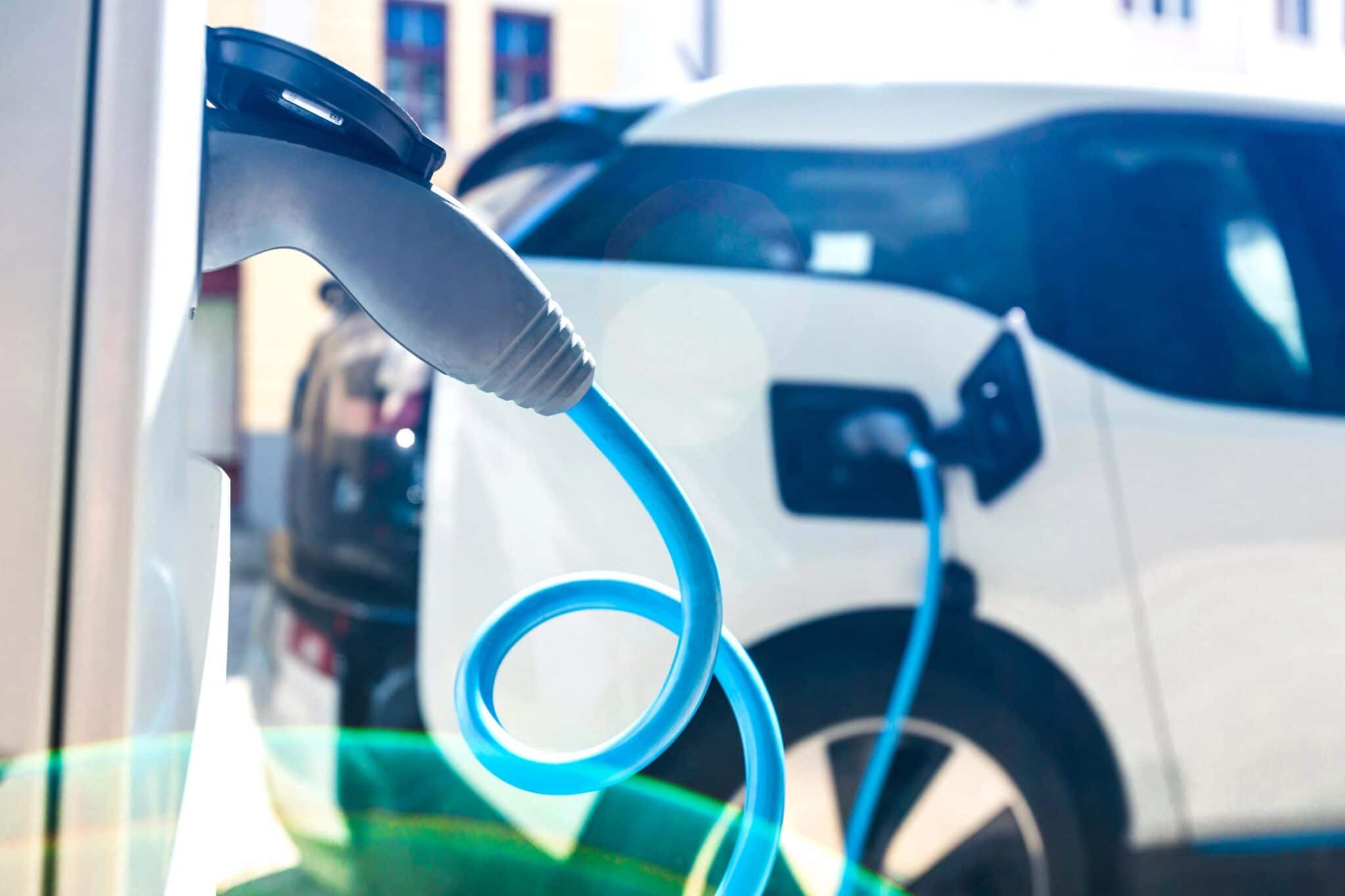 Tipica colonnina per ricaricare un'auto elettrica