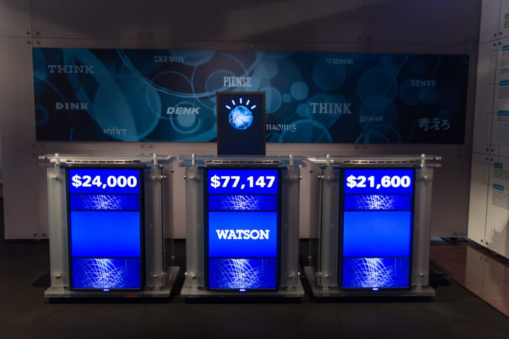 Watson contro i concorrenti di Jeopardy. Fonte: Atomic Taco on Flickr