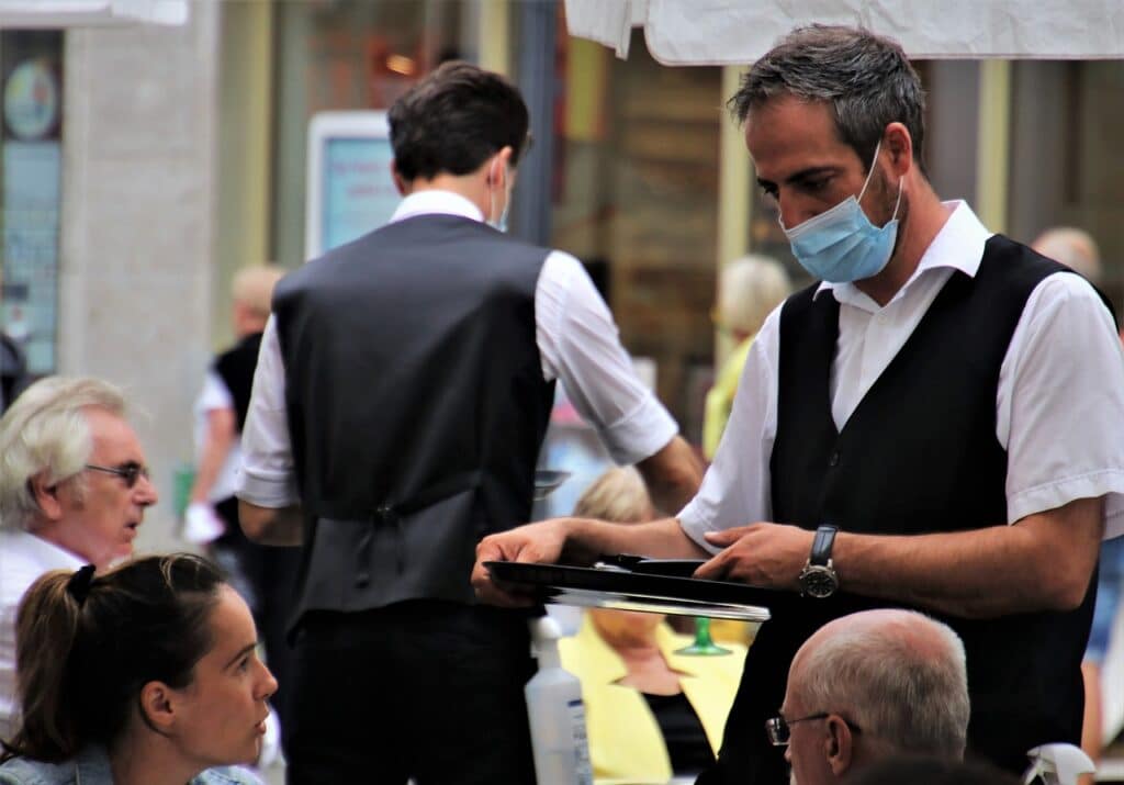 Il Green Pass regolamenterà l'accesso a ristoranti, strutture ricettive, eventi e luoghi di assembramento.
