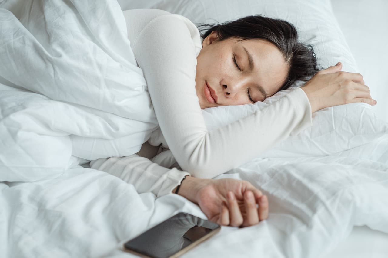 Un pisolino, a patto che sia breve, può aiutare ad eliminare la sonnolenza post prandiale