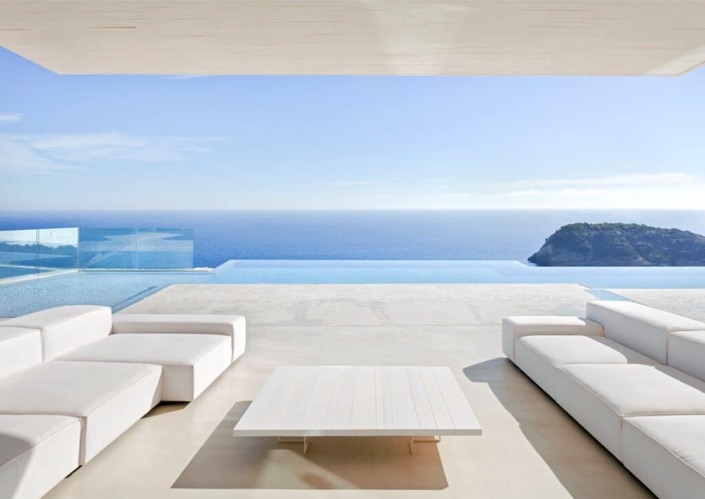Bordo piscina. Credits: Topciment
