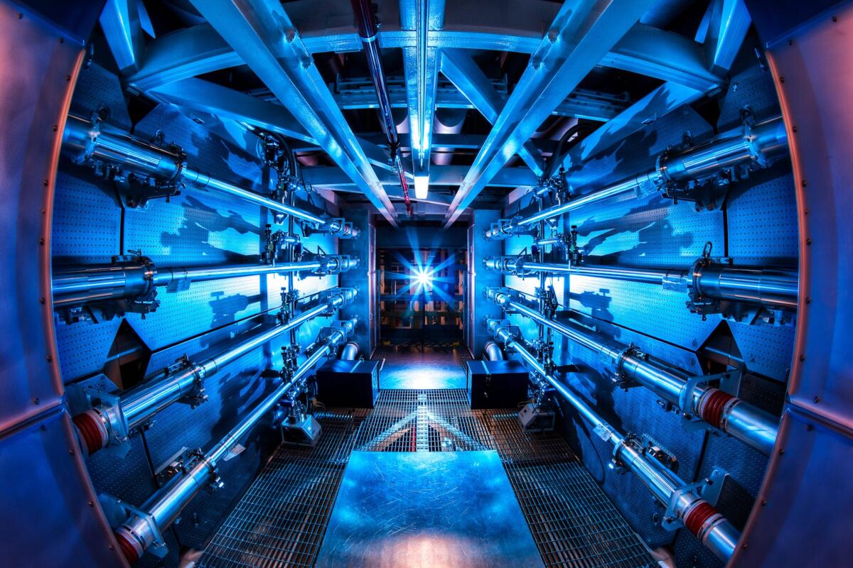 Fusione nucleare: 1,3 MJ in 100 trilionesimi di secondo al NIF - fonte: lasers.llnl.gov