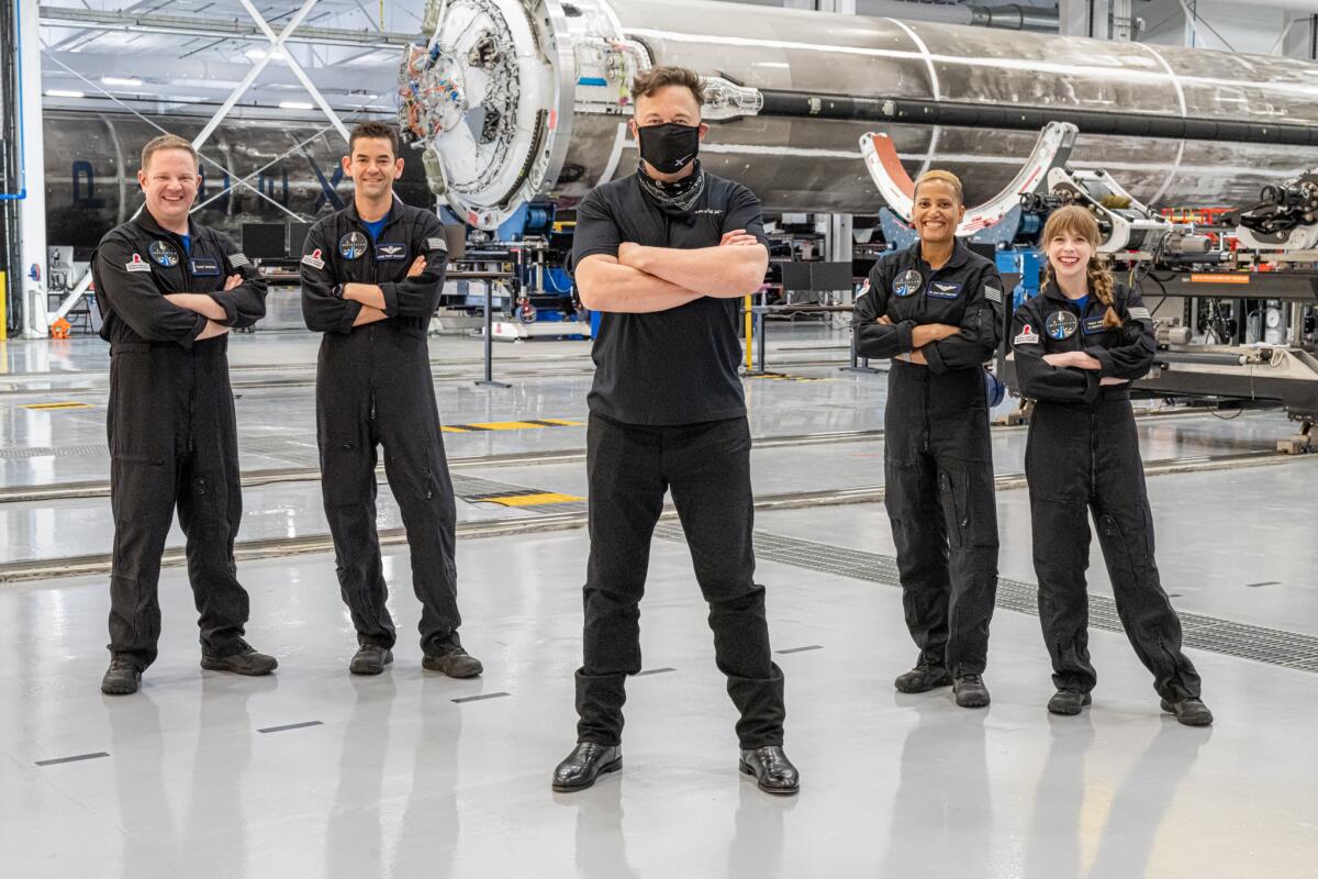 Inspiration4, donazione di 200 milioni di dollari per l'ospedale St. Jude - L'equipaggio di Inspiration4 con Elon Musk. Crediti: Inspiration4 / John Kraus