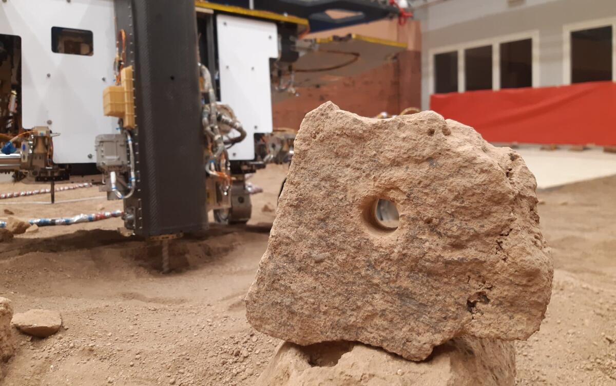 Il rover di ESA ExoMars 2022 ha completato il test di perforazione del suolo marziano - 