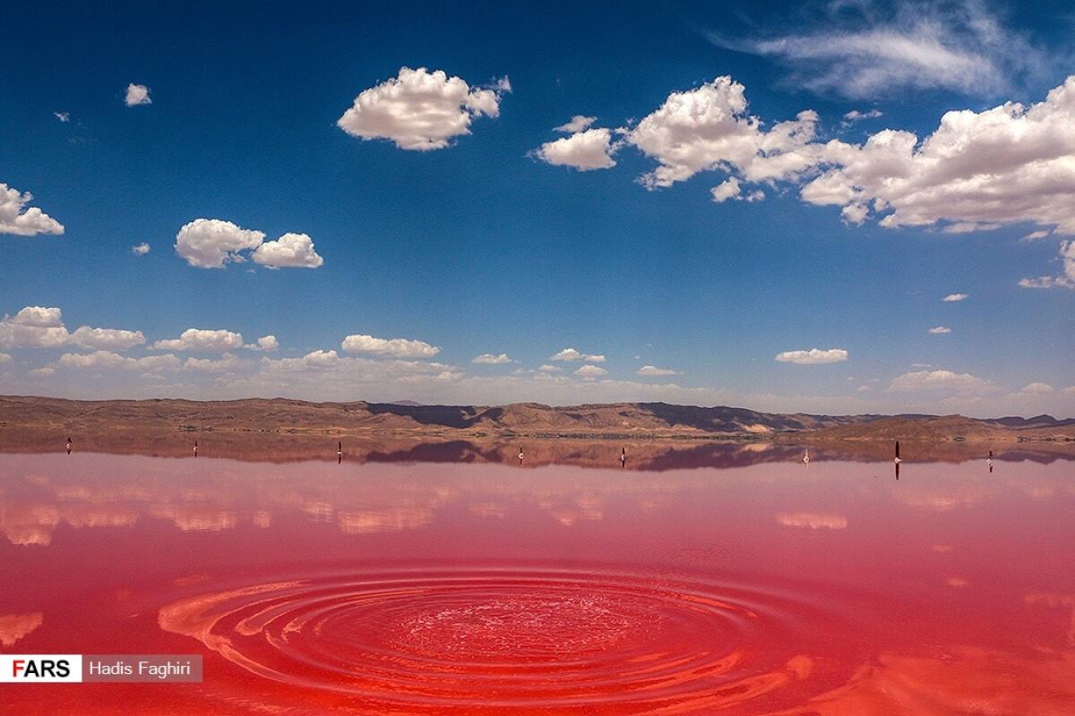 Le meravigliose acque colorate del Lago Rosa in Iran - 